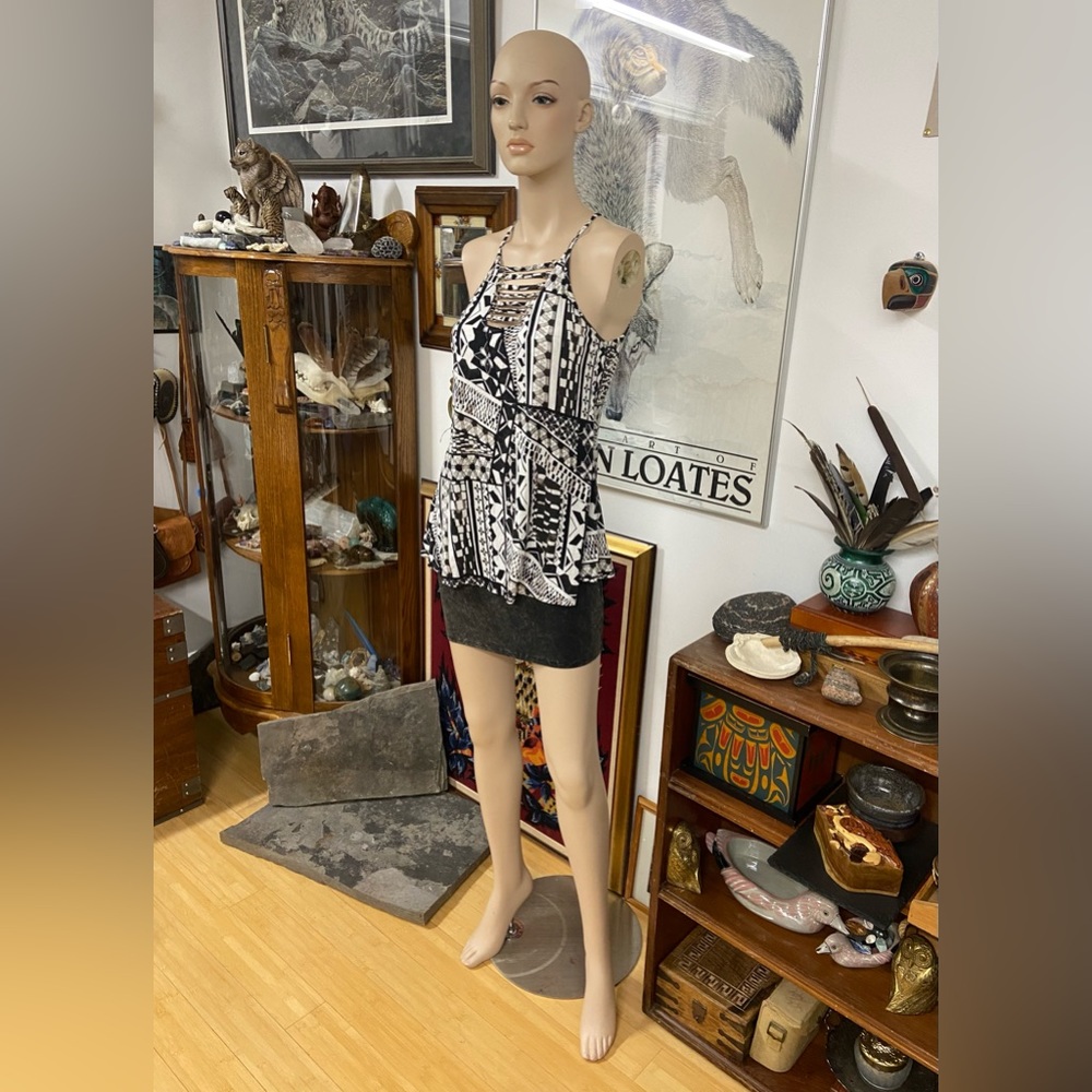Funky Contrasting Patterned Tank Top - Picture 10 of 14